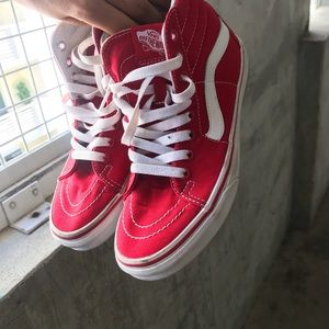 HIGH TOP RED VANS